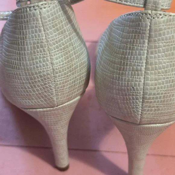 Impo Women's Chic Beige Heels - Picture 2 of 3